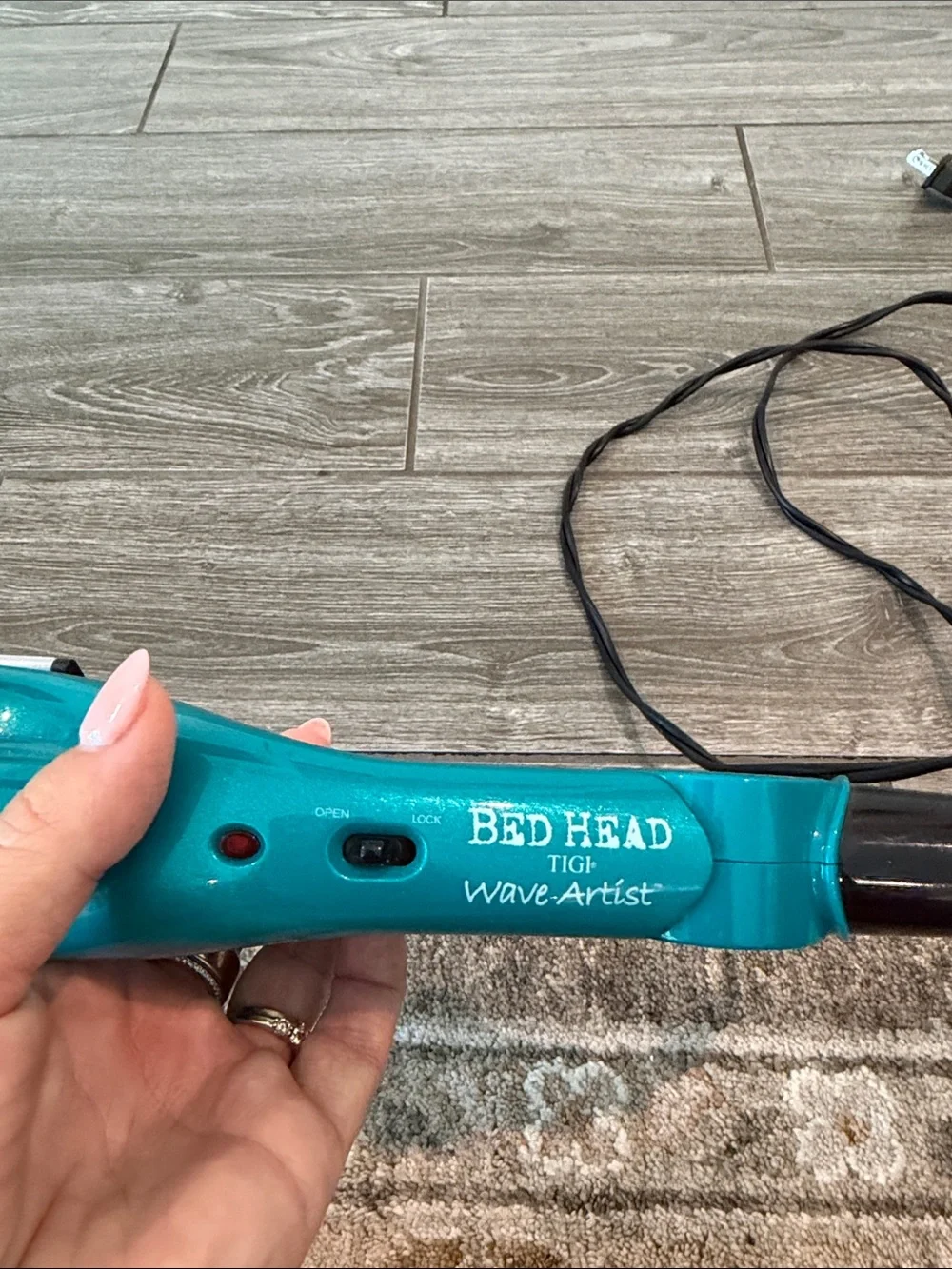 Bed Head Teal Wave Artist Triple Barrel Waver